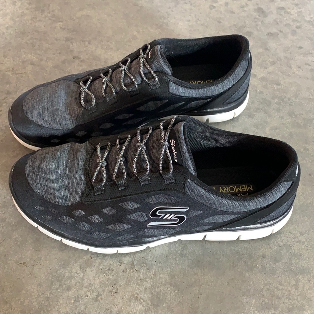 Skechers Air Cooled Memory Foam slip on shoes 9